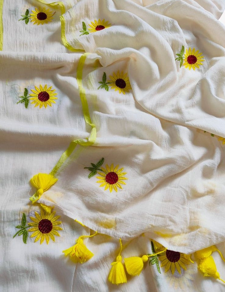 Cream saree with sunflower