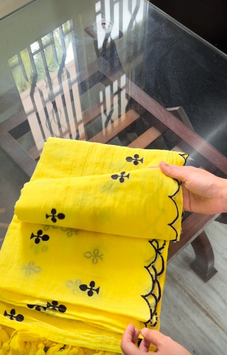 Yellow with club design and scallop