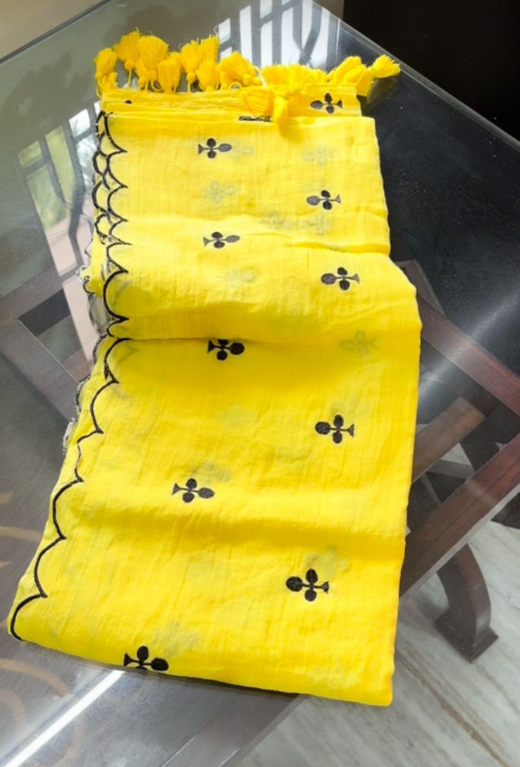 Yellow with club design and scallop