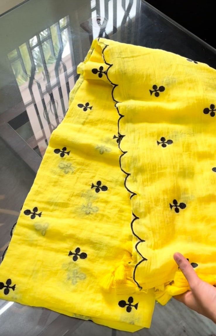 Yellow with club design and scallop