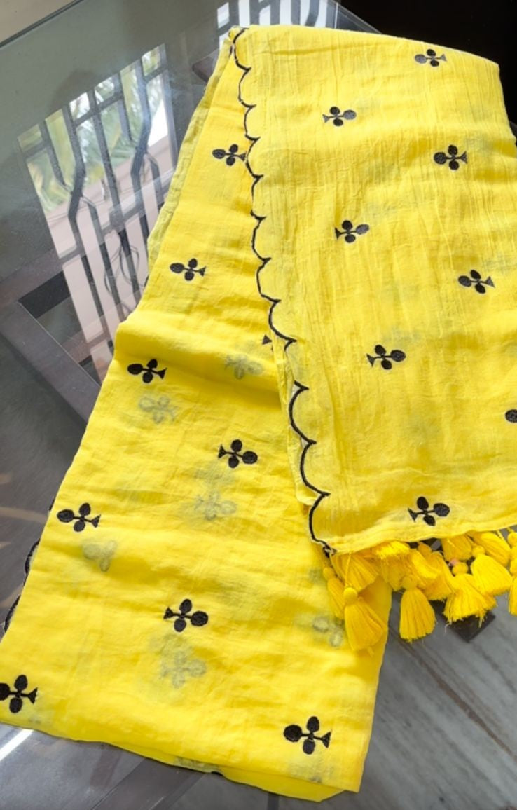 Yellow with club design and scallop