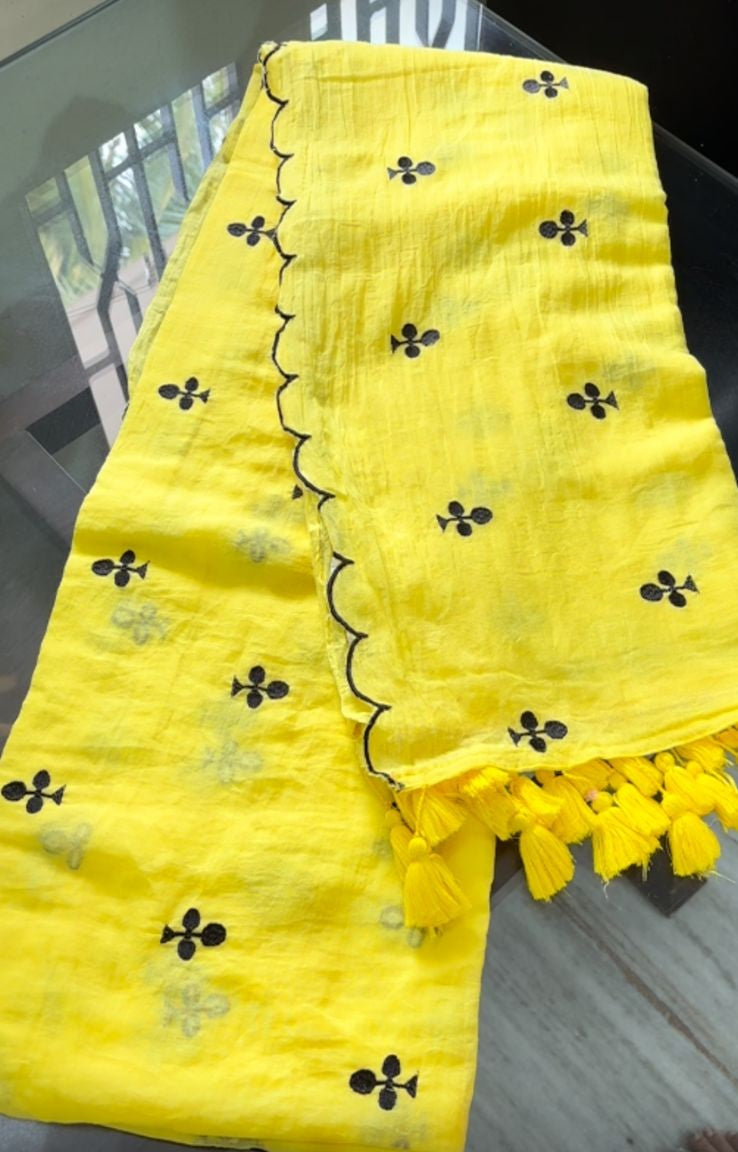 Yellow with club design and scallop