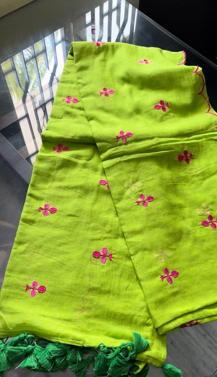 Parrot green with club design and scallop