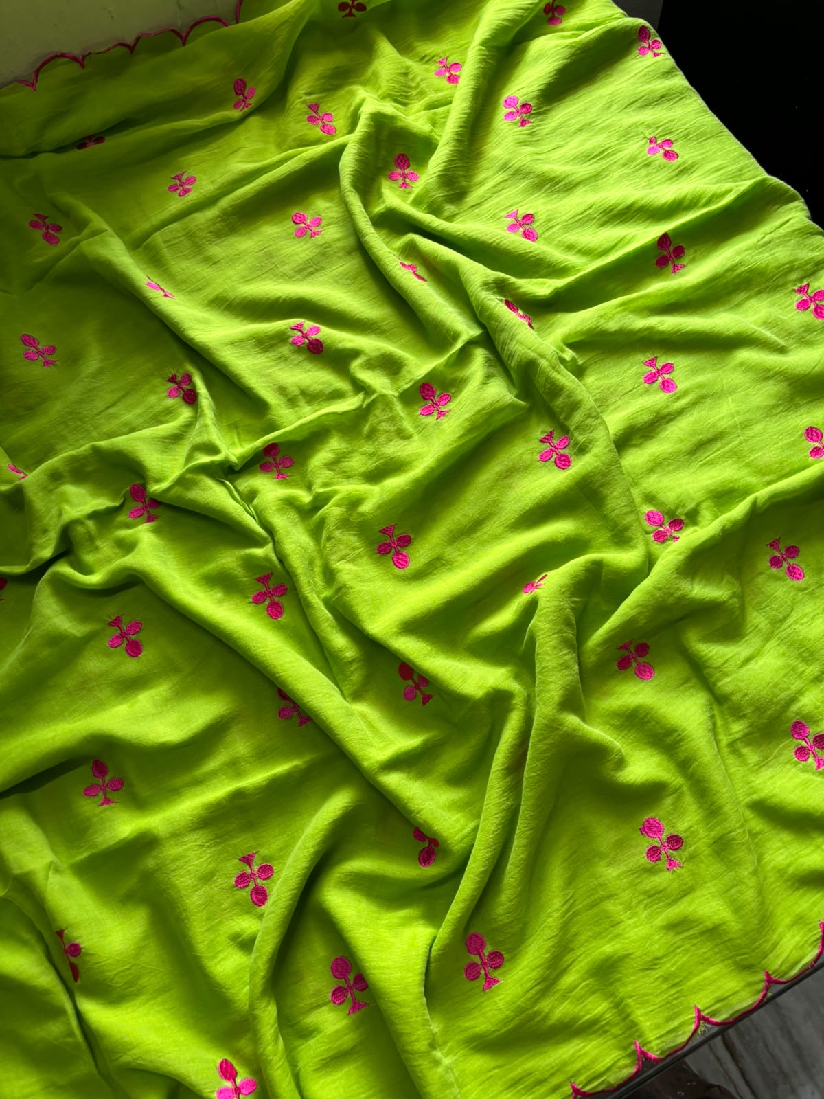 Parrot green with club design and scallop