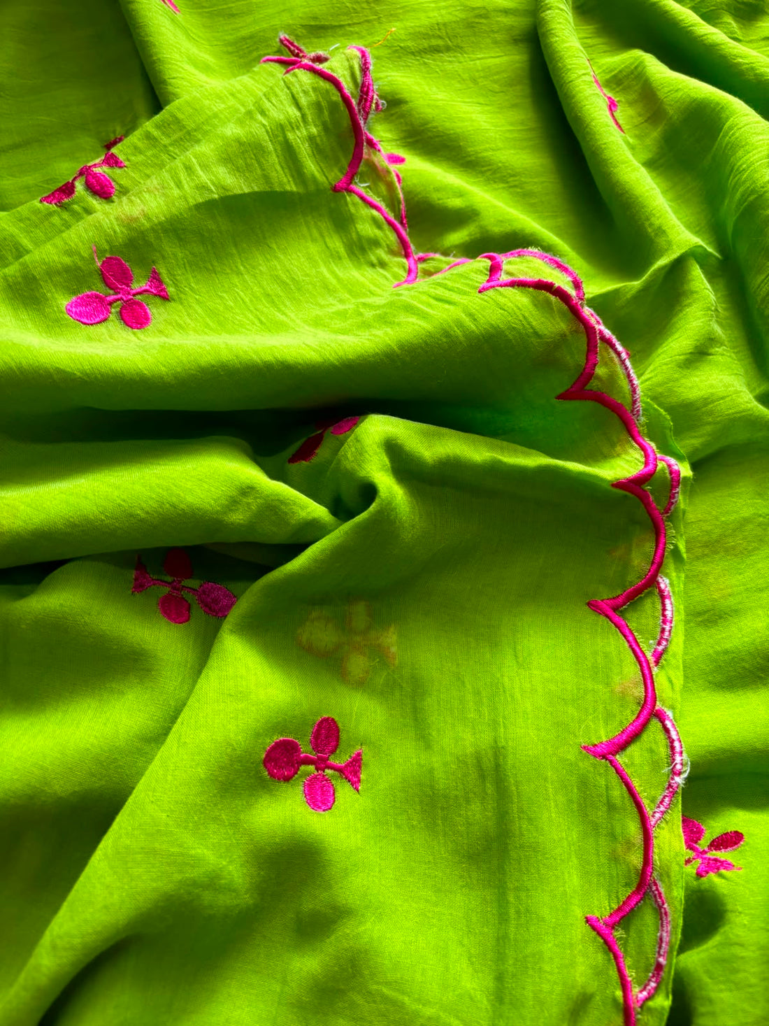 Parrot green with club design and scallop