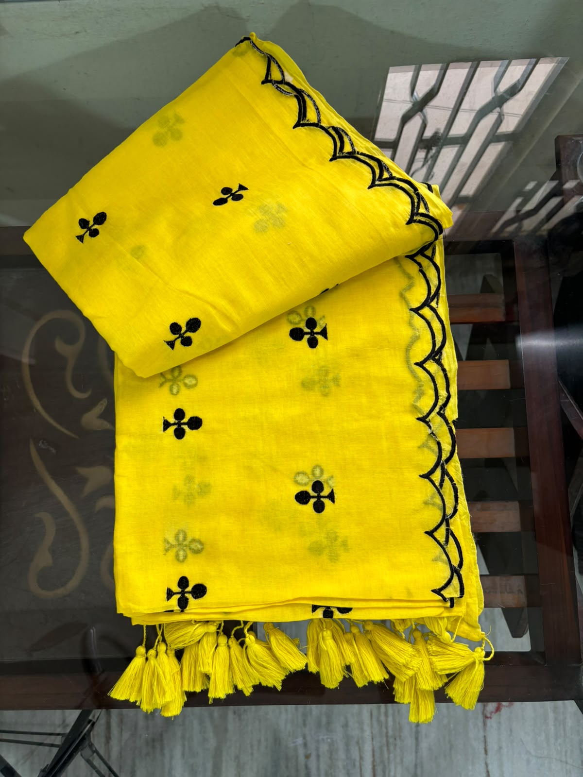 Yellow with club design and scallop