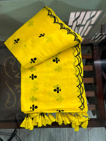 Yellow with club design and scallop