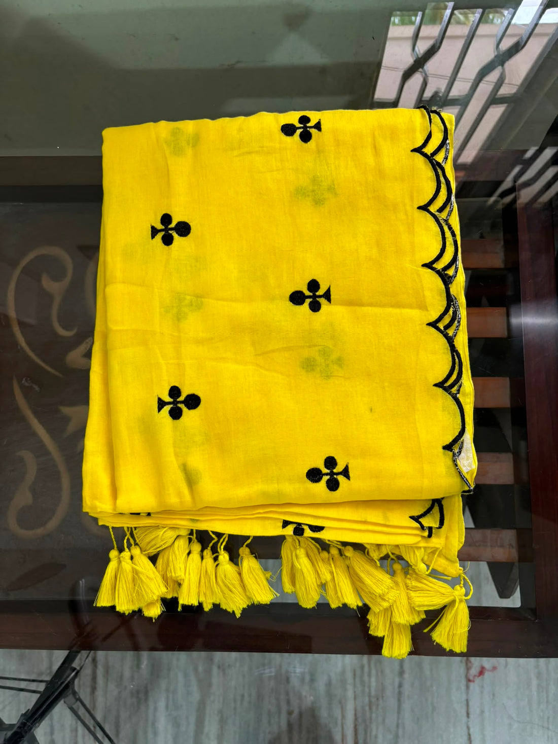 Yellow with club design and scallop