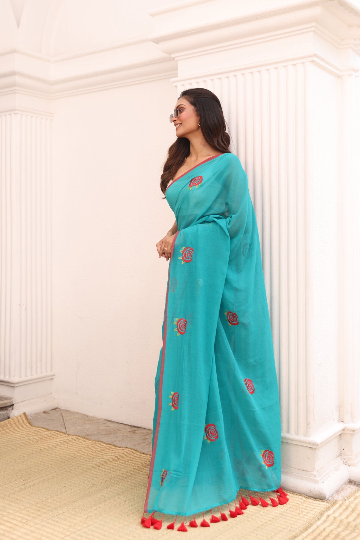Rama green with red roses